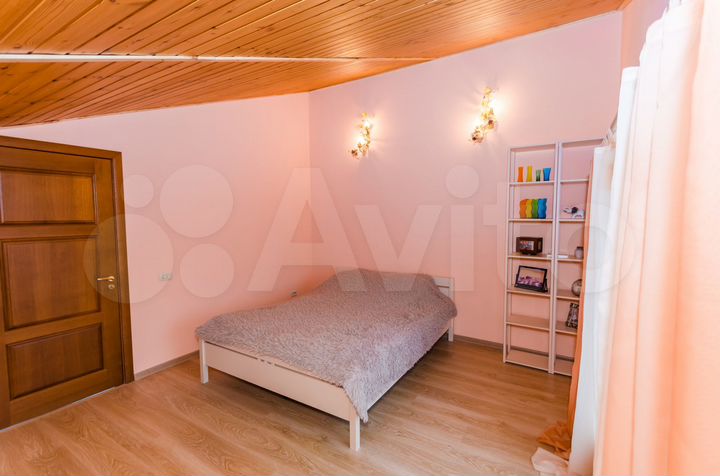 Коттедж 230 м² на участке 8,5 сот.