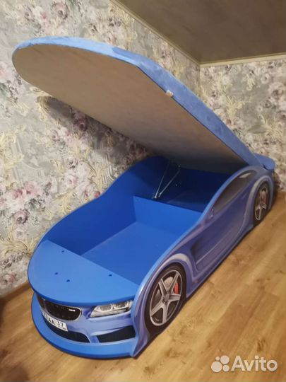 Детская кровать машина