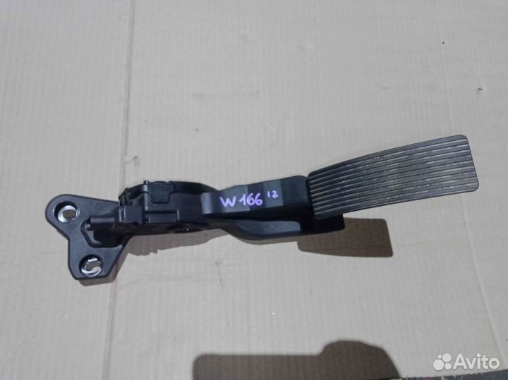 Педаль газа Mercedes ML W166 2012