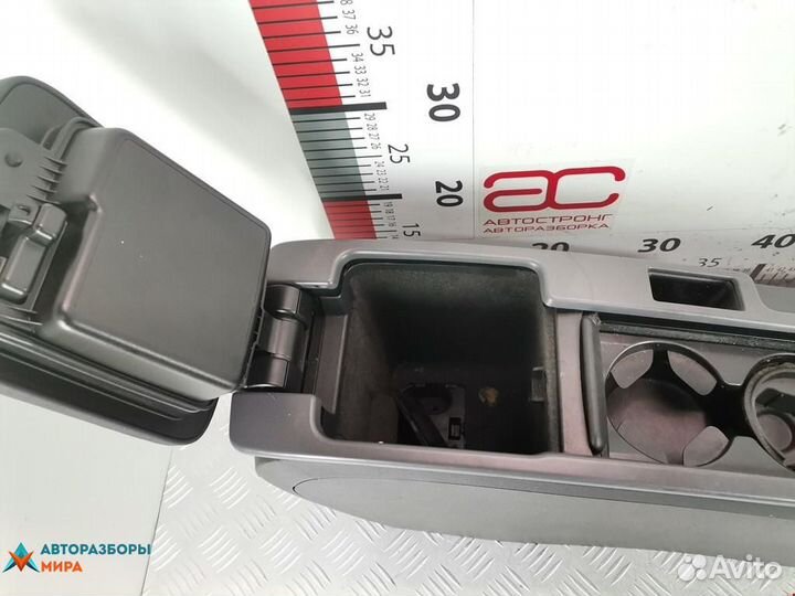 Консоль салона (центральная часть) Volvo C30 2009