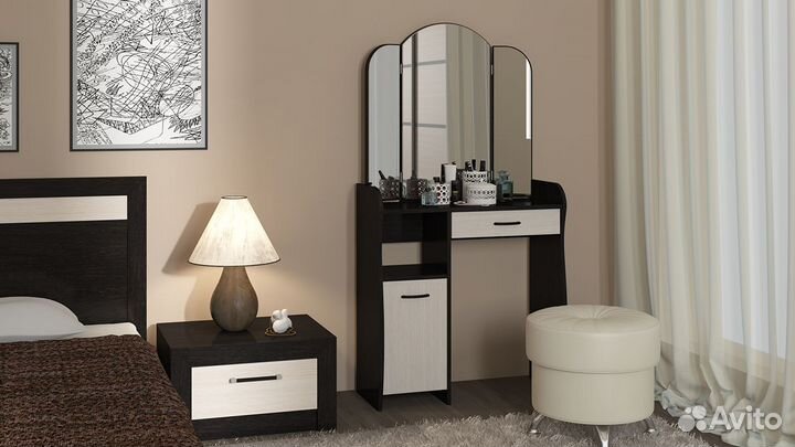 Туалетный стол. Макияжный