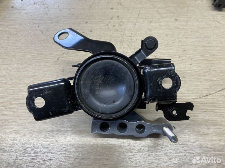 Опора двигателя правая Toyota Camry 75