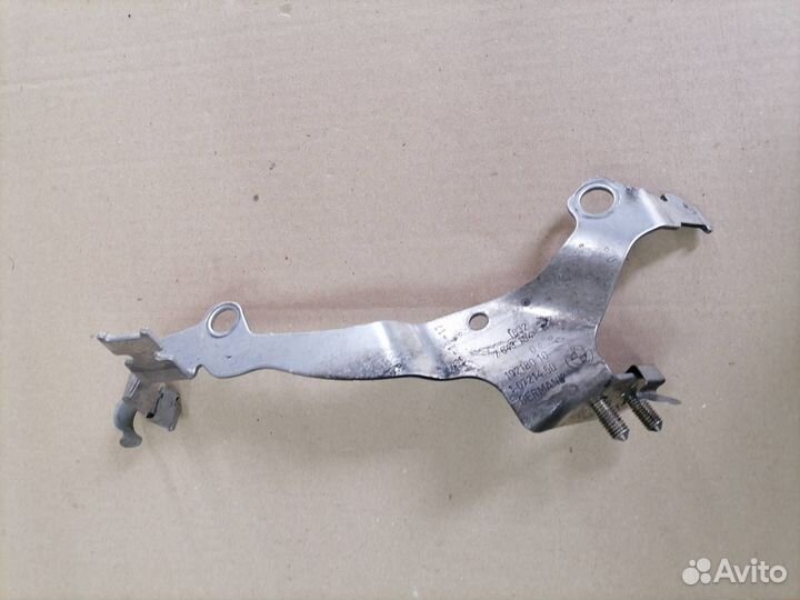 Кронштейн глушителя BMW 6 G32 2018 18327643154