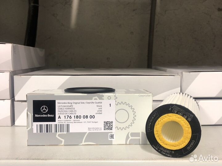 Масляный фильтр Mercedes-Benz A1761800800