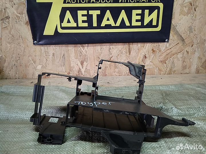 Кронштейн блока бортовой сети Volkswagen Touareg