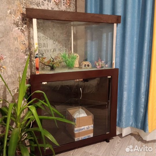 Аквариум угловой с тумбой