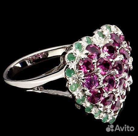 Серебряное кольцо с гранатами и изумрудами