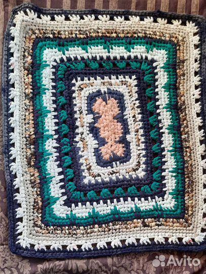 Коврик вязаный