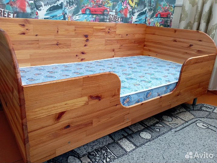 Кровать с матрасом