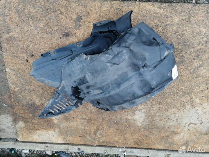 Подкрылок передний левый Mazda Demio DY