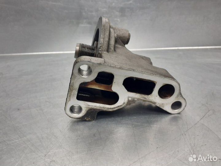 Кронштейн масляного фильтра Volkswagen Passat B3