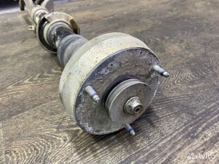 Стойки амортизатора передние правые Bmw E70