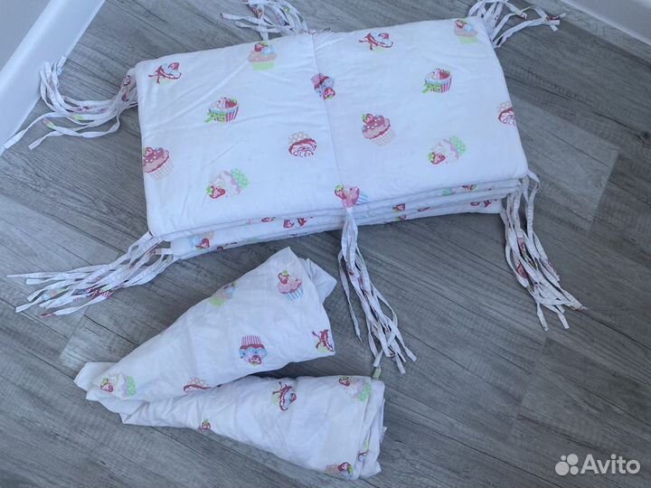 Бортики в кроватку (+2 простыни)