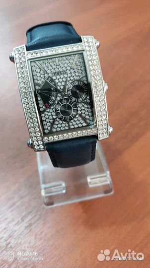 Часы женские Guess