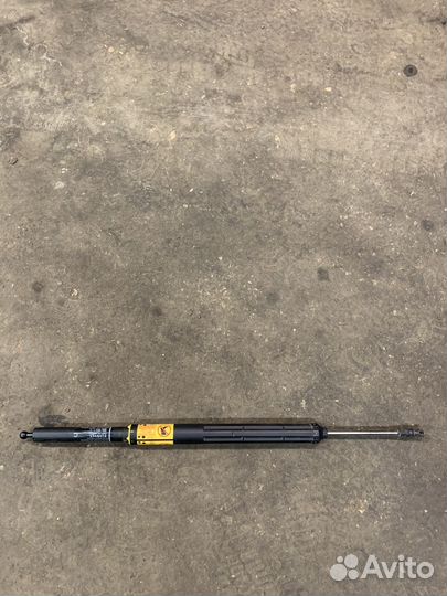 Амортизатор двери багажника LC 150 Prado 2017г