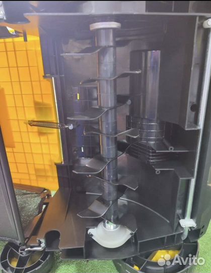 Аэратор скарификатор электрический Huter