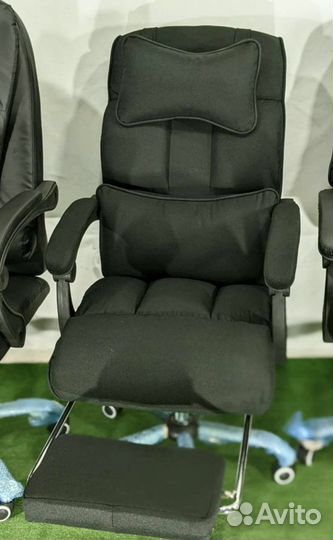 Офисное кресло руководителя с подножкой