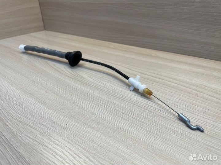 Трос замка двери задний правый Skoda Rapid