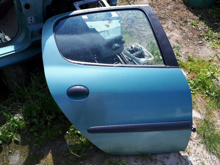 Продам двери на Пежо 206