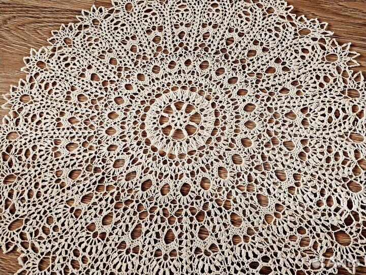 Вязаная крючком салфетка