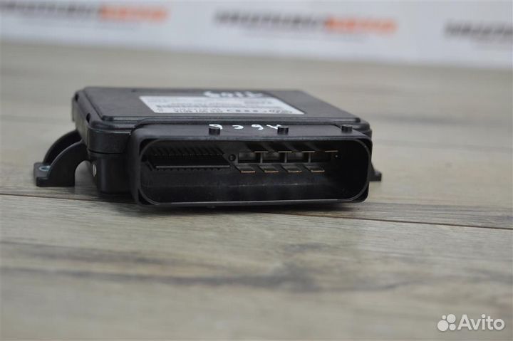 Блок управления стояночного тормоза audi A6 C6