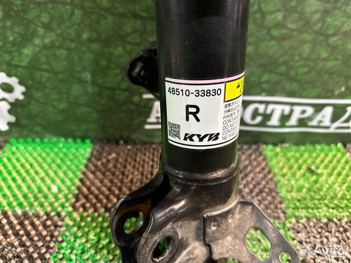 Амортизатор передний правый Lexus Es 7 2018-2022