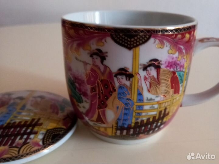 Чашка фарфоровая с крышкой