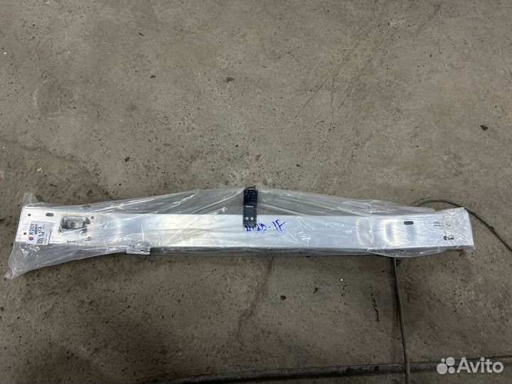 Усилитель переднего бампера Nissan Tiida