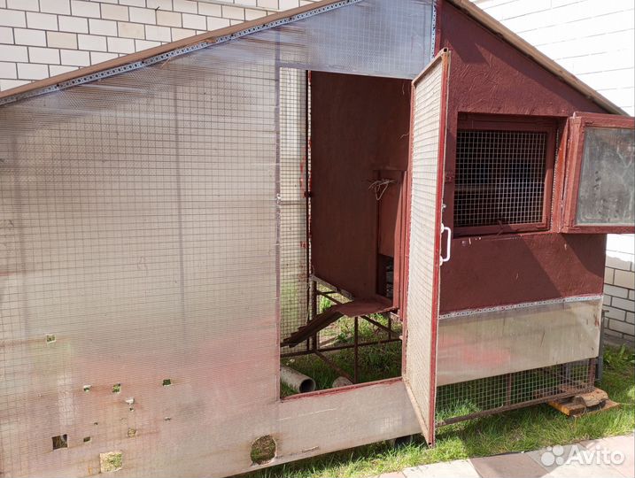 Домик утепленный с выгулом для кур