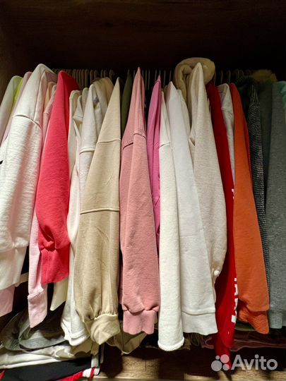 Женская одежда, обувь, аксессуары