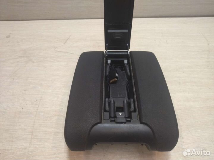 Подлокотник широкий бмв е39 из Японии