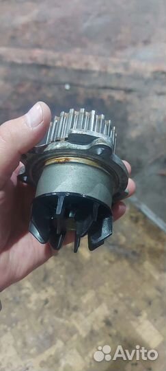 Водяная помпа на Ларгус 1.6