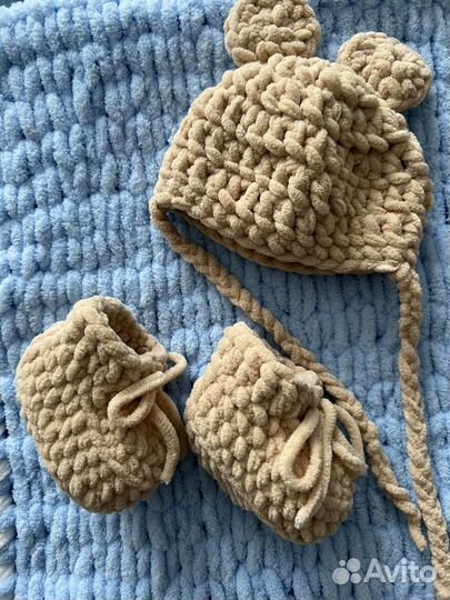 Шапочка и пинетки