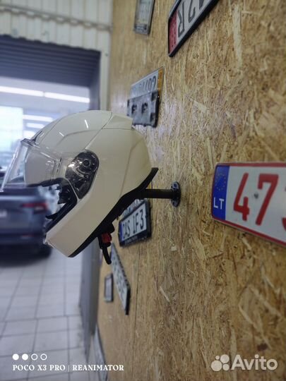 Вешалка для шлема и экипировки