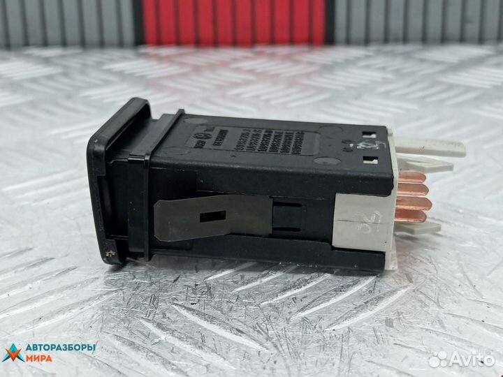 Кнопка аварийной сигнализации Volkswagen Golf 4