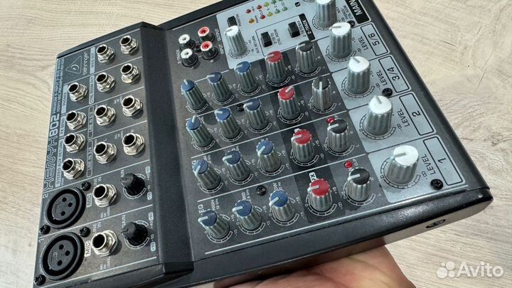 Микшер behringer xenyx802