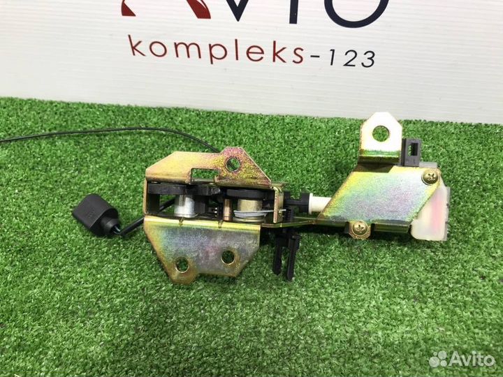 Замок багажника Volkswagen Touareg 7L 2004