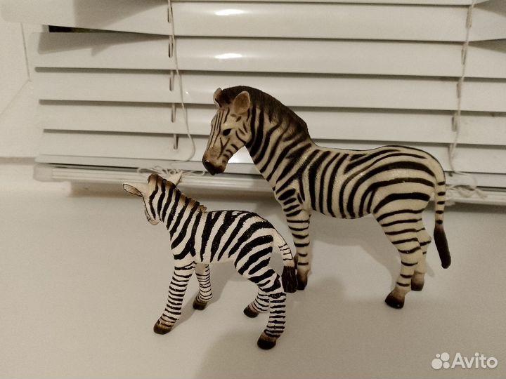 Зебры фигурки Collecta и Schleich