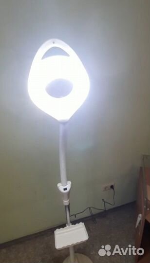 Лампа лупа новая. В упаковке. Тщательно читайте оп