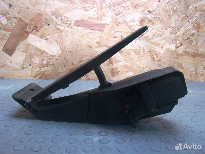 BMW X1 E84 Педаль газа