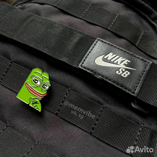 Значок (пин) Пепе металлический / Вариант №9