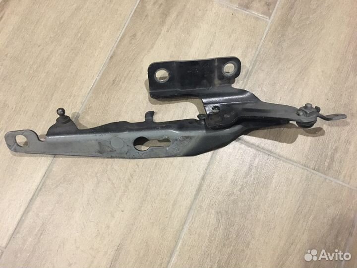 Петля капота правая Volvo XC60 2008-17