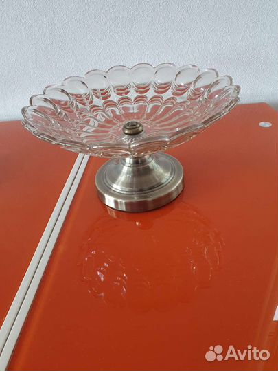 Ваза для фруктов на ножке