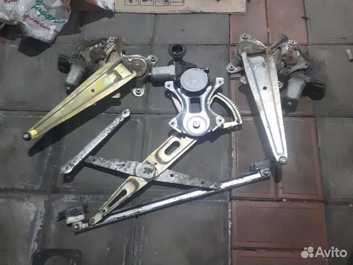 Стеклоподъёмник передний правый Caldina 241