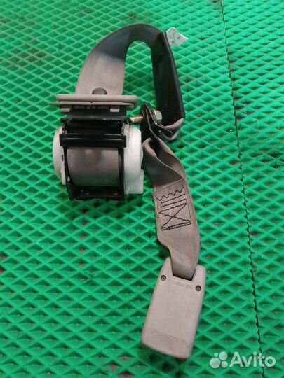 Ремень безопасности задний центр Nissan Maxima