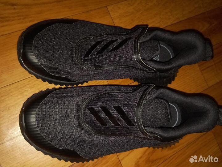 Кроссовки Adidas новые