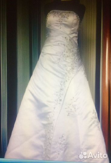 Свадебное платье со шлейфом