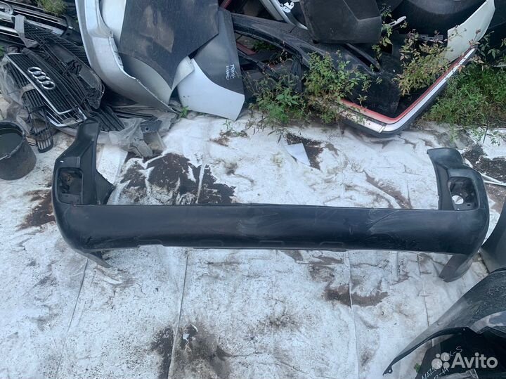 Задний бампер Toyota Land Cruiser 200