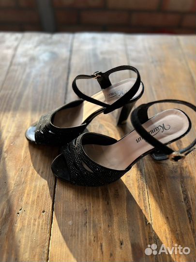 Босоножки женские