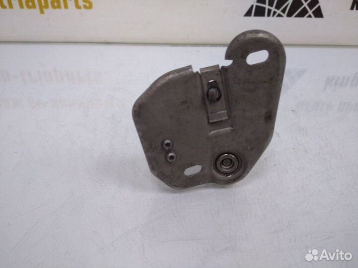 Крюк замка капота Skoda Kodiaq 1 NS7 до рестайлинг